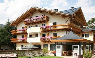 Jugendhotel Wagrain Aussenansicht Sommer