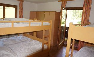 Jugendreisen Gruppenhaus St.Martin Tennengebirge Land Salzburg Mehrbettzimmer Stockbetten4 - Kopie