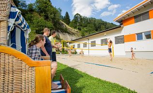 Jugendreisen Tyrol Jugendgästehaus Vorderglemm Mue Beachvolleyballplatz